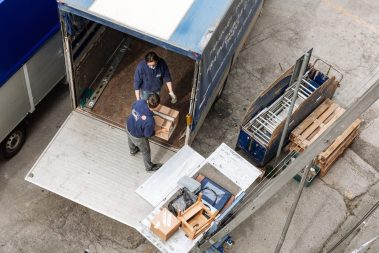 Fratini Bruno facchino carica il camion